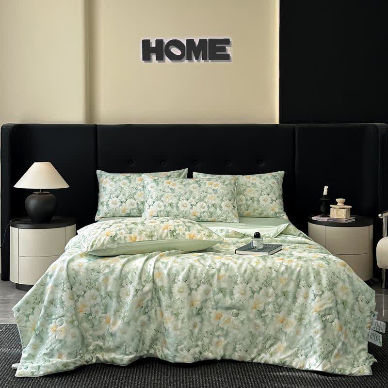 Silky Watercolor Flower Print Natural Quilt