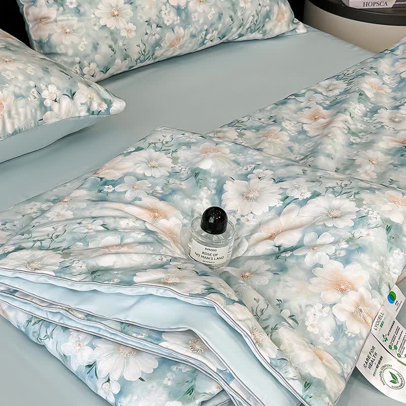 Silky Watercolor Flower Print Natural Quilt