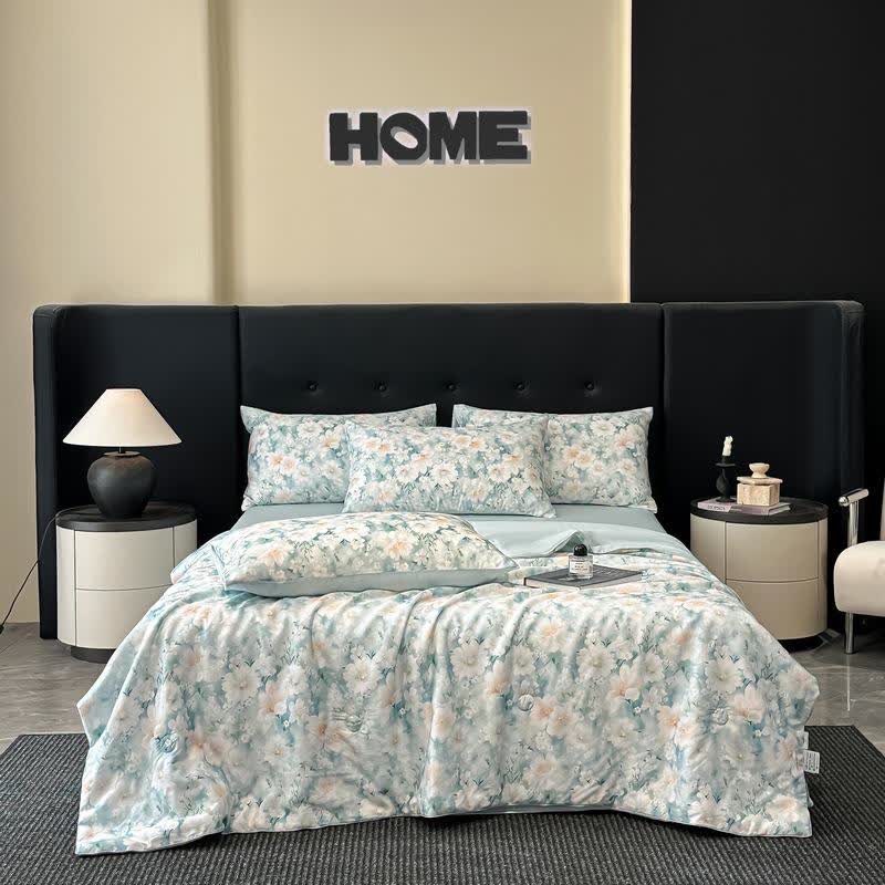 Silky Watercolor Flower Print Natural Quilt