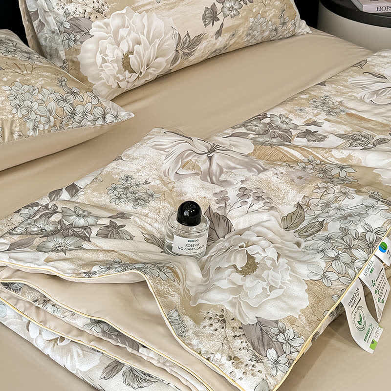 Peony Flourish Print Silky Natural Quilt