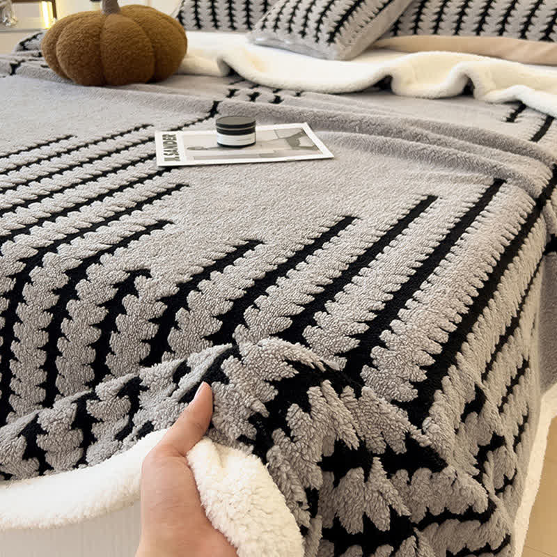 Geometric Print Jacquard Throw Blanket
