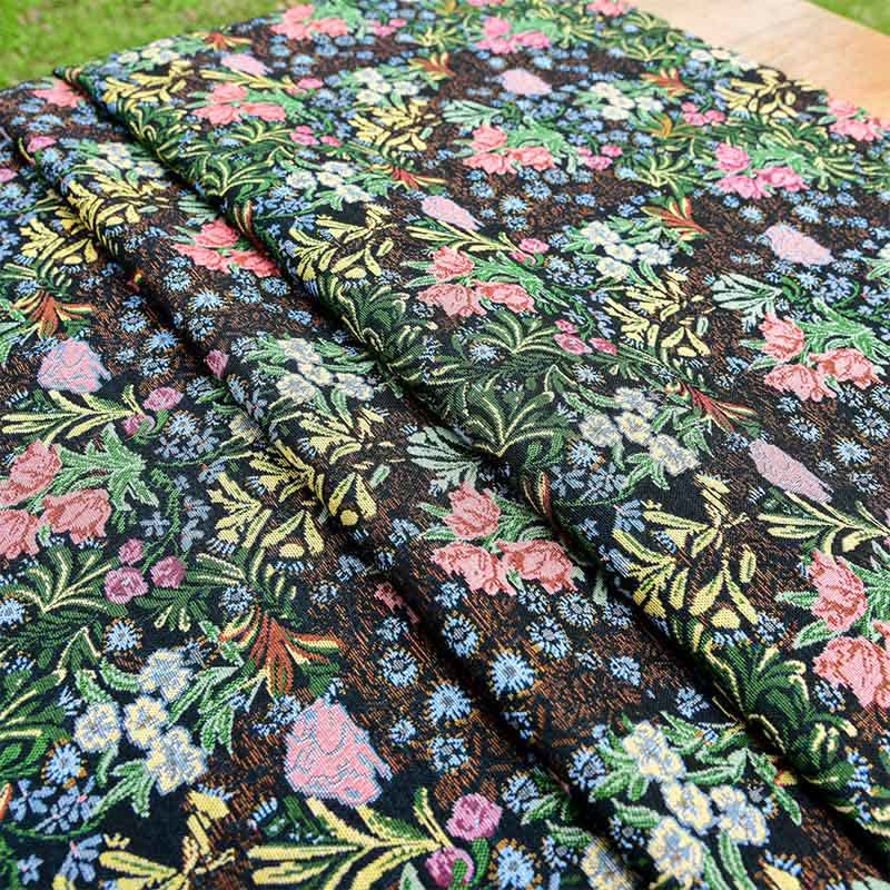 Retro Floral Branch Scalloped Edge Tablecloth