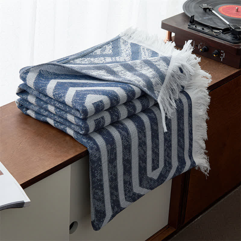 Plaid Jacquard Reversible Cotton Tassel Quilt