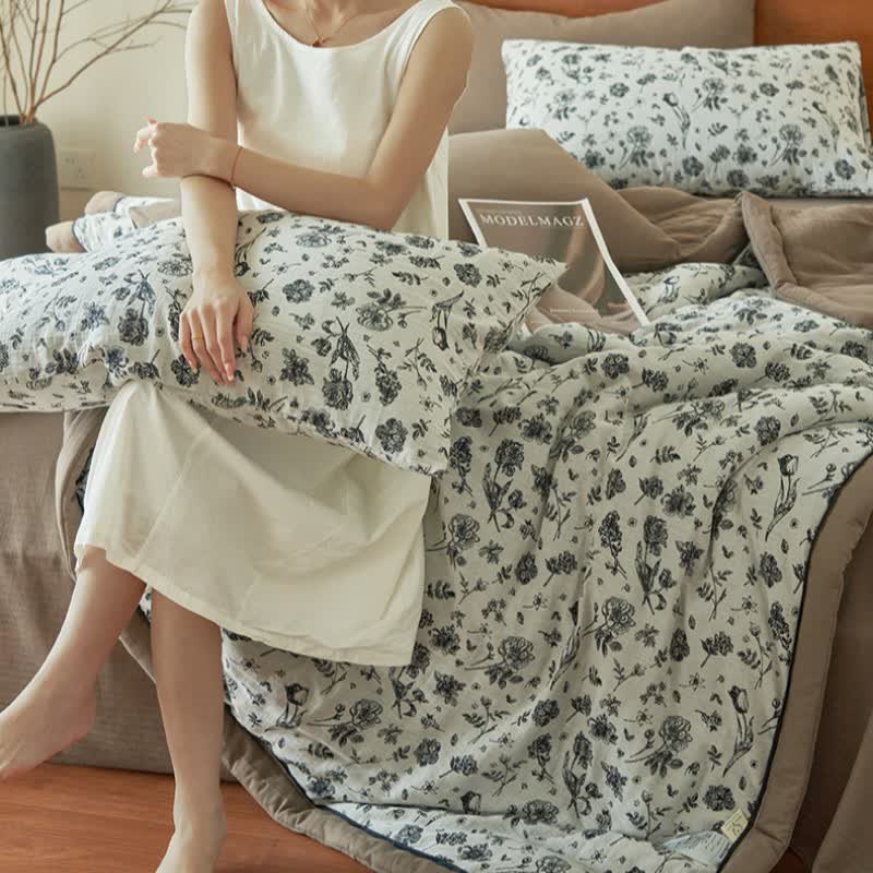 Black Floral Natural Cotton Gauze Quilt