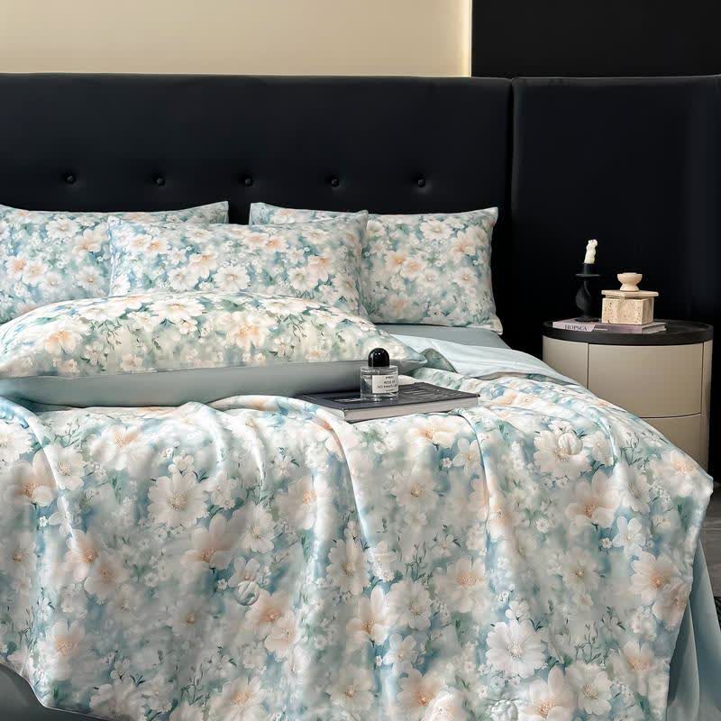 Silky Watercolor Flower Print Natural Quilt