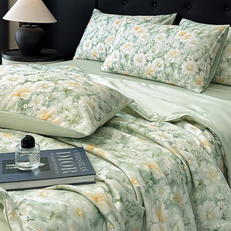 Silky Watercolor Flower Print Natural Quilt