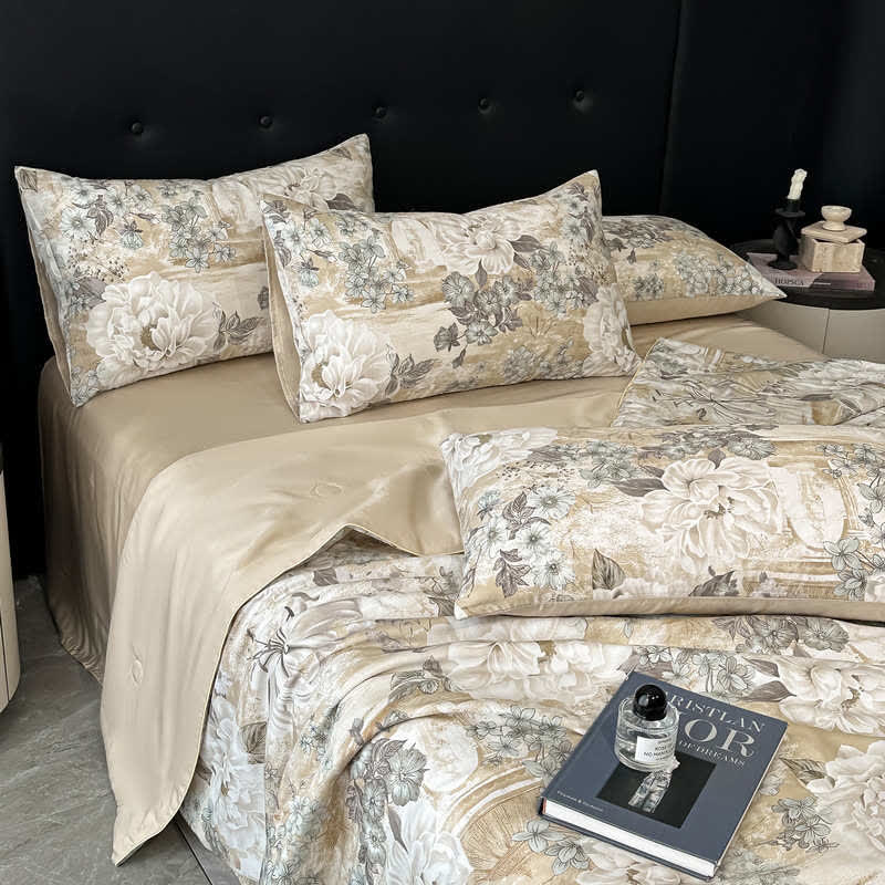 Peony Flourish Print Silky Natural Quilt