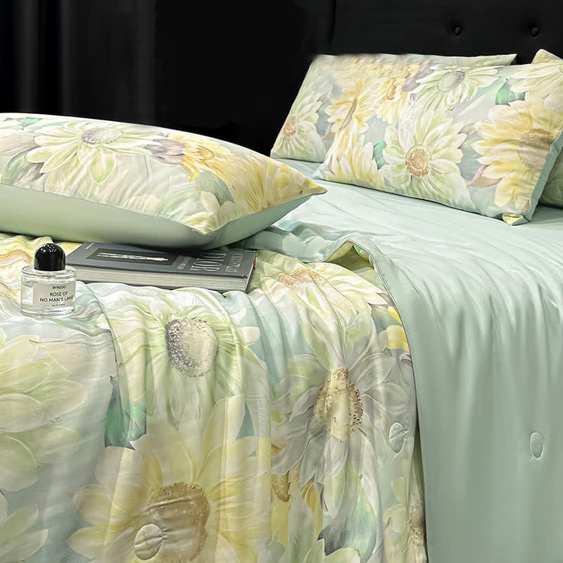 Daisy Print Silky Natural Quilt
