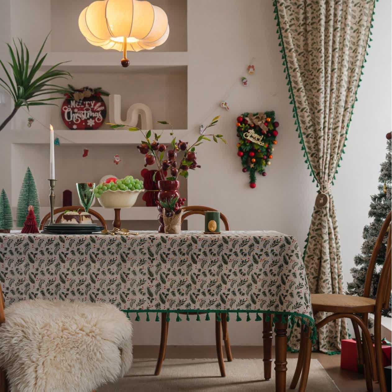 Christmas Pine Needle Berry Print Tablecloth