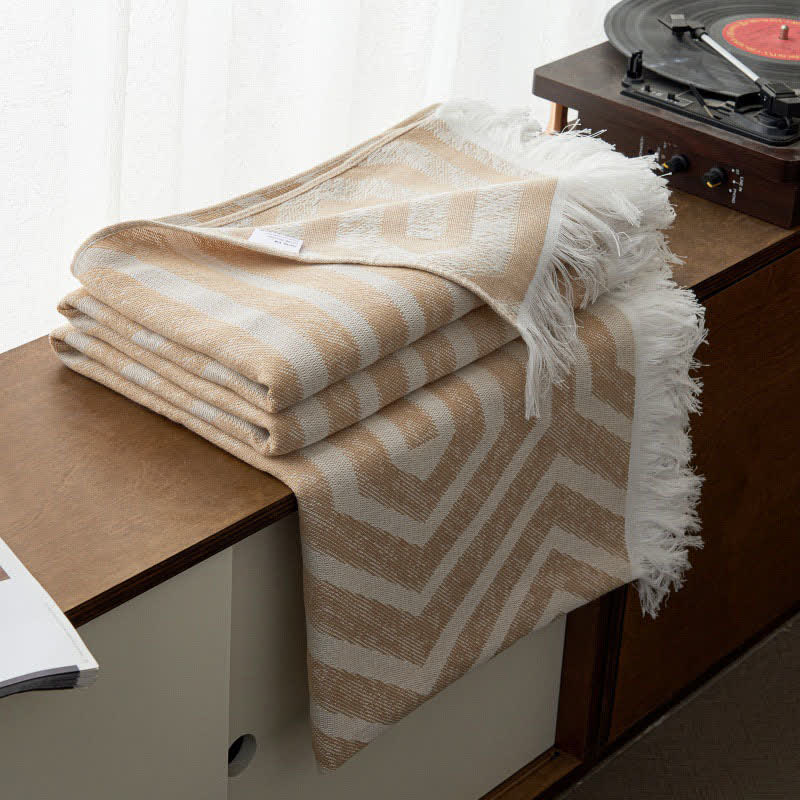 Plaid Jacquard Reversible Cotton Tassel Quilt