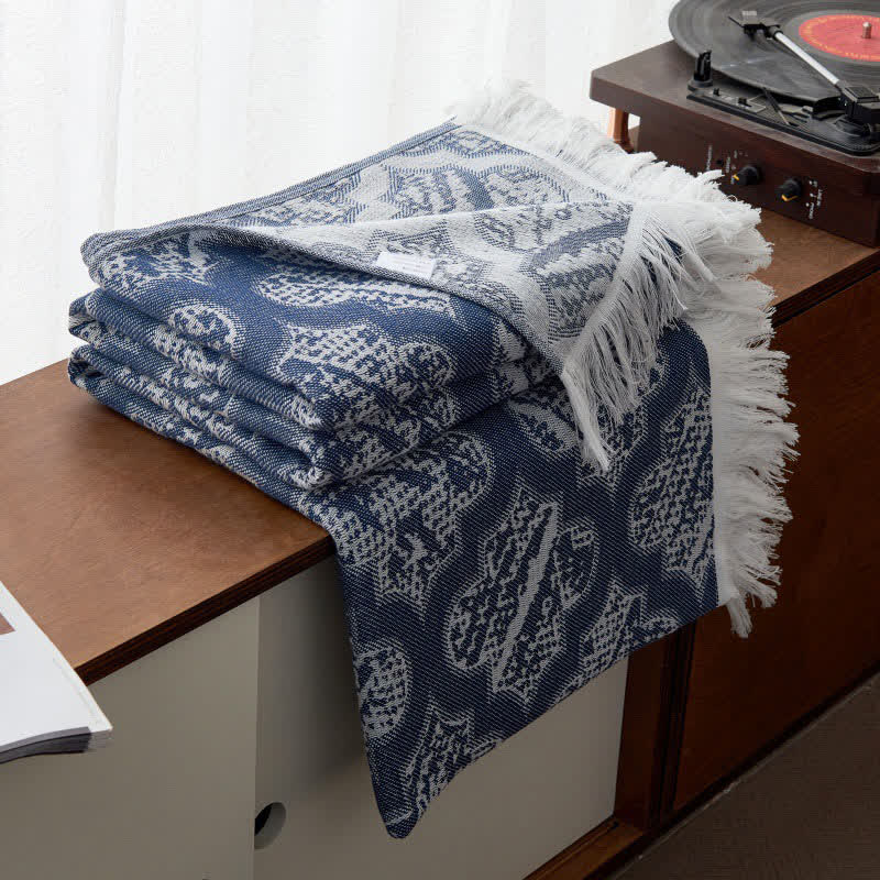 Retro Pattern Reversible Cotton Tassel Quilt