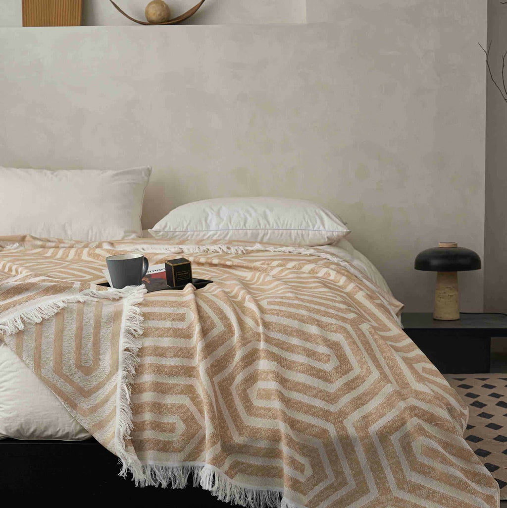 Plaid Jacquard Reversible Cotton Tassel Quilt